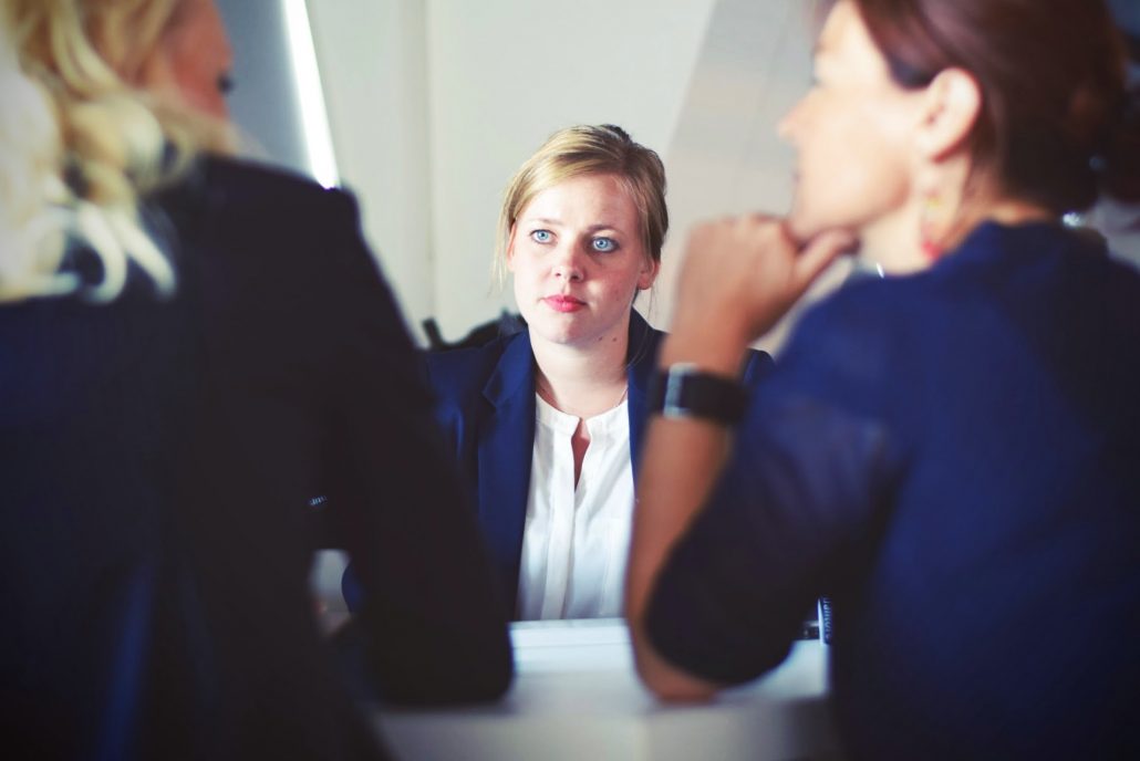 LAS 5 FUERZAS DE PORTER EN EL SECTOR LEGAL: ANÁLISIS DE COMPETENCIA Y OPORTUNIDADES