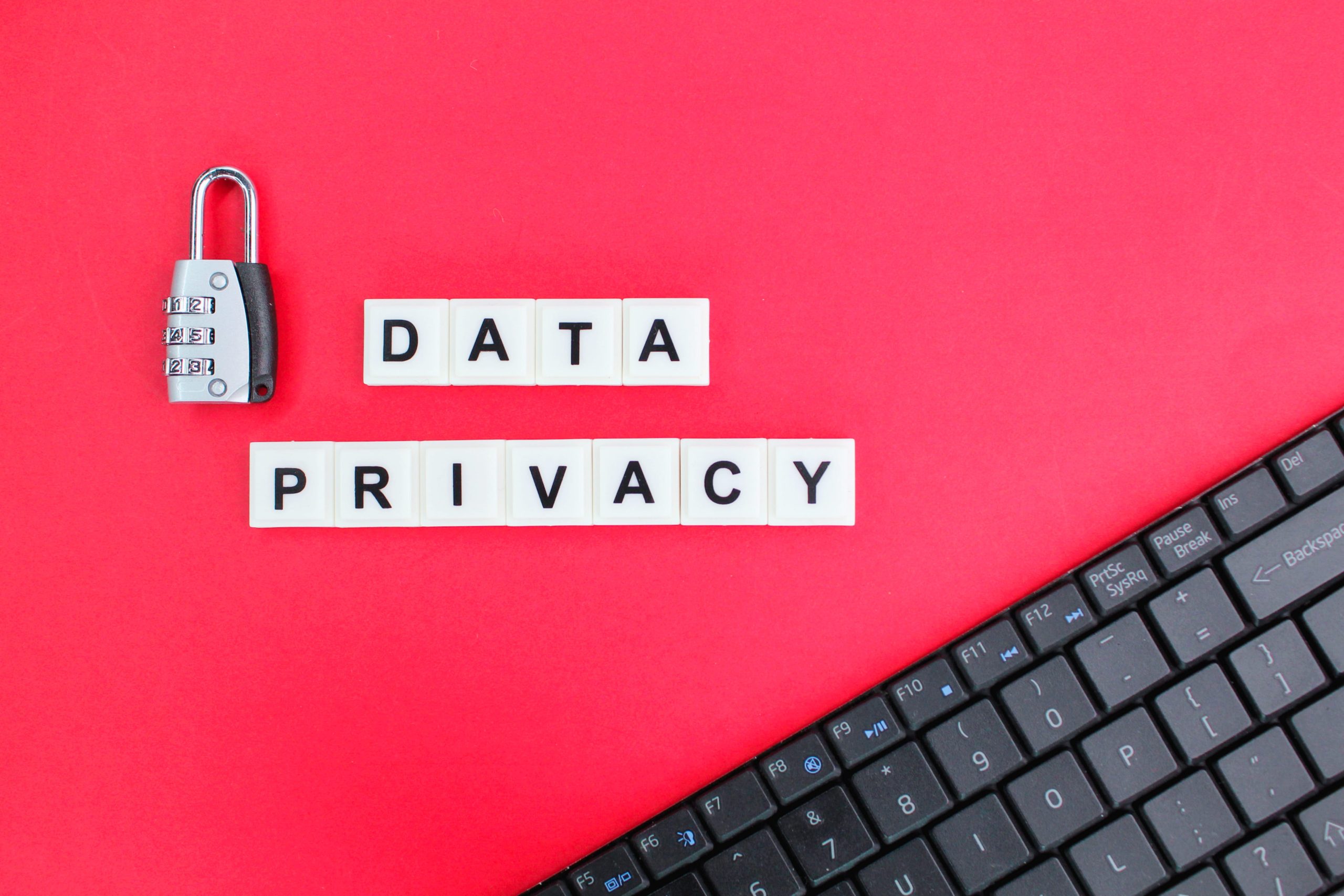 CUESTIONES RELACIONADAS CON LA PRIVACIDAD Y LA PROTECCIÓN DE DATOS EN EL ENTORNO DE LA TECNOLOGÍA