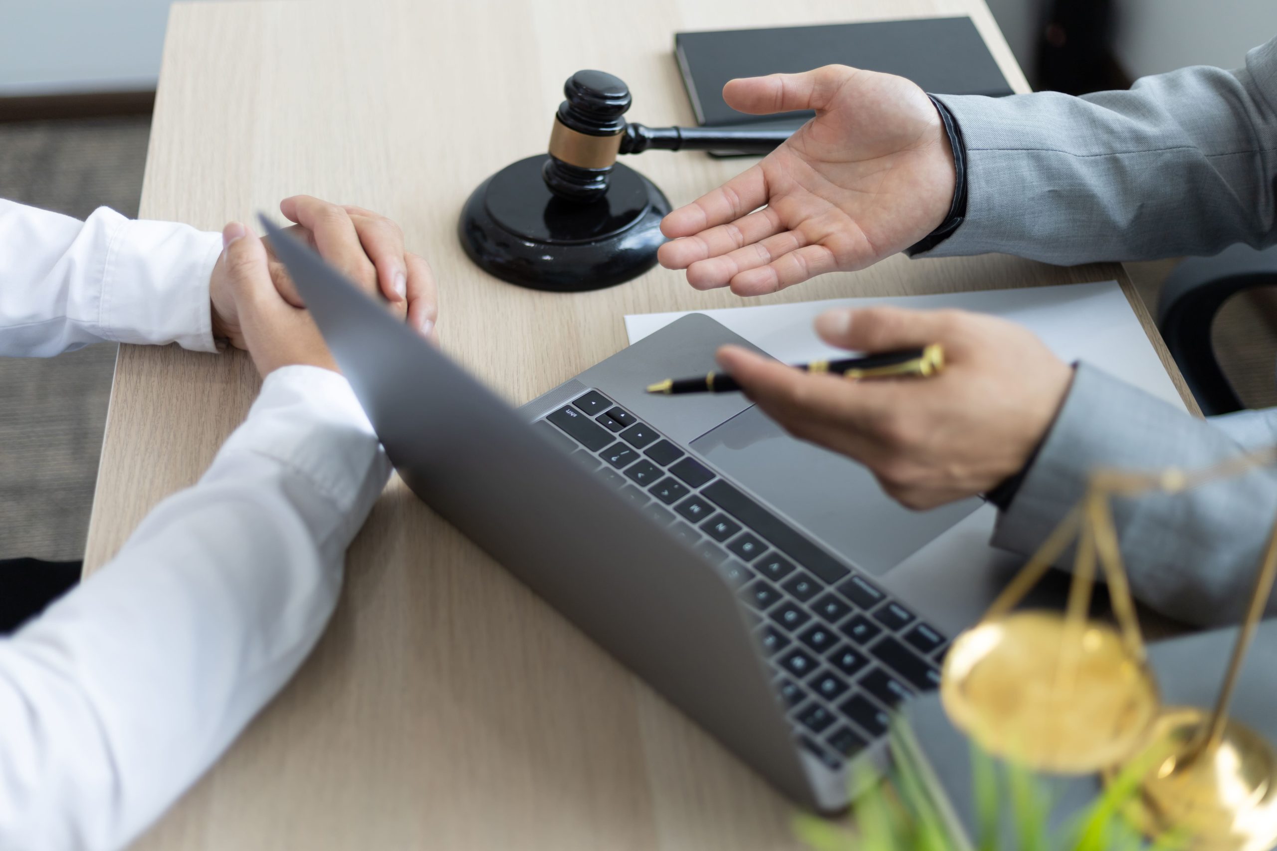 CAMBIOS RECIENTES EN LA LEGISLACIÓN Y CÓMO PUEDEN AFECTAR A LOS CLIENTES DE UN ABOGADO