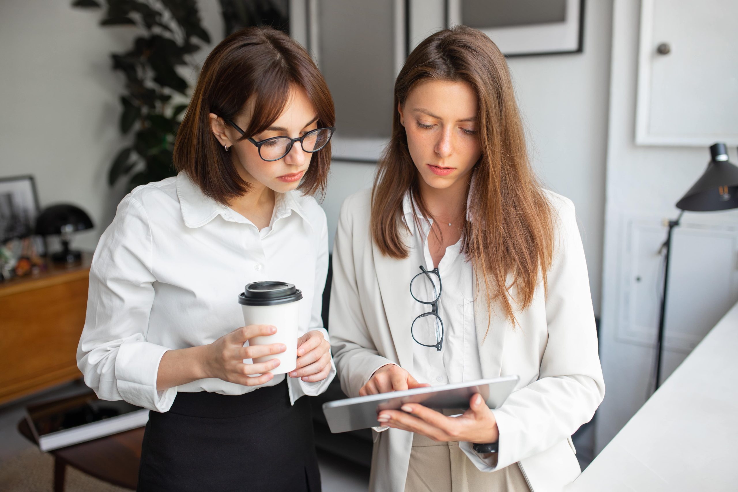 TRANSFORMACIÓN DEL CAPITAL HUMANO Y LAS HABILIDADES DIGITALES EN LAS FIRMAS LEGALES