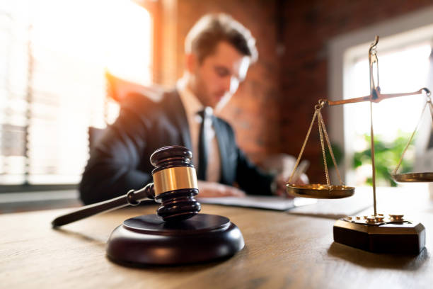 EL CAMBIO DE PERSPECTIVA EN LOS JÓVENES ABOGADOS: ¿POR QUÉ LOS JUNIOR YA NO ASPIRAN A SER SOCIOS Y LA PREOCUPACIÓN DE LOS GRANDES DESPACHOS DE ABOGADOS?