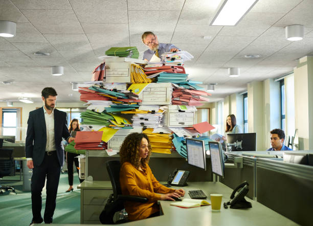 LOS WORKAHOLICS EN LAS FIRMAS LEGALES: ENTRE LA PASIÓN Y EL AGOTAMIENTO