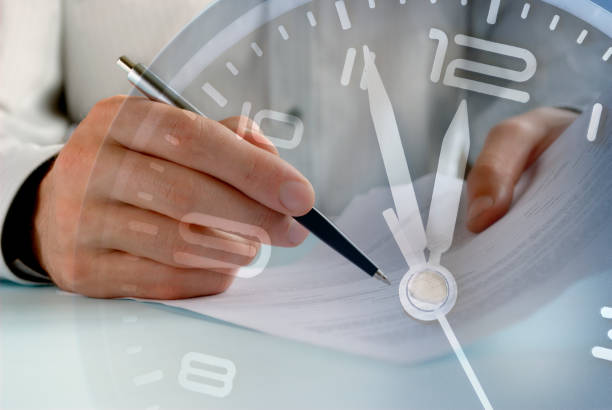 OPTIMIZANDO EL DESEMPEÑO Y EL BIENESTAR: LAS ALERTAS LÍMITES DE HORAS EN DESPACHOS DE ABOGADOS