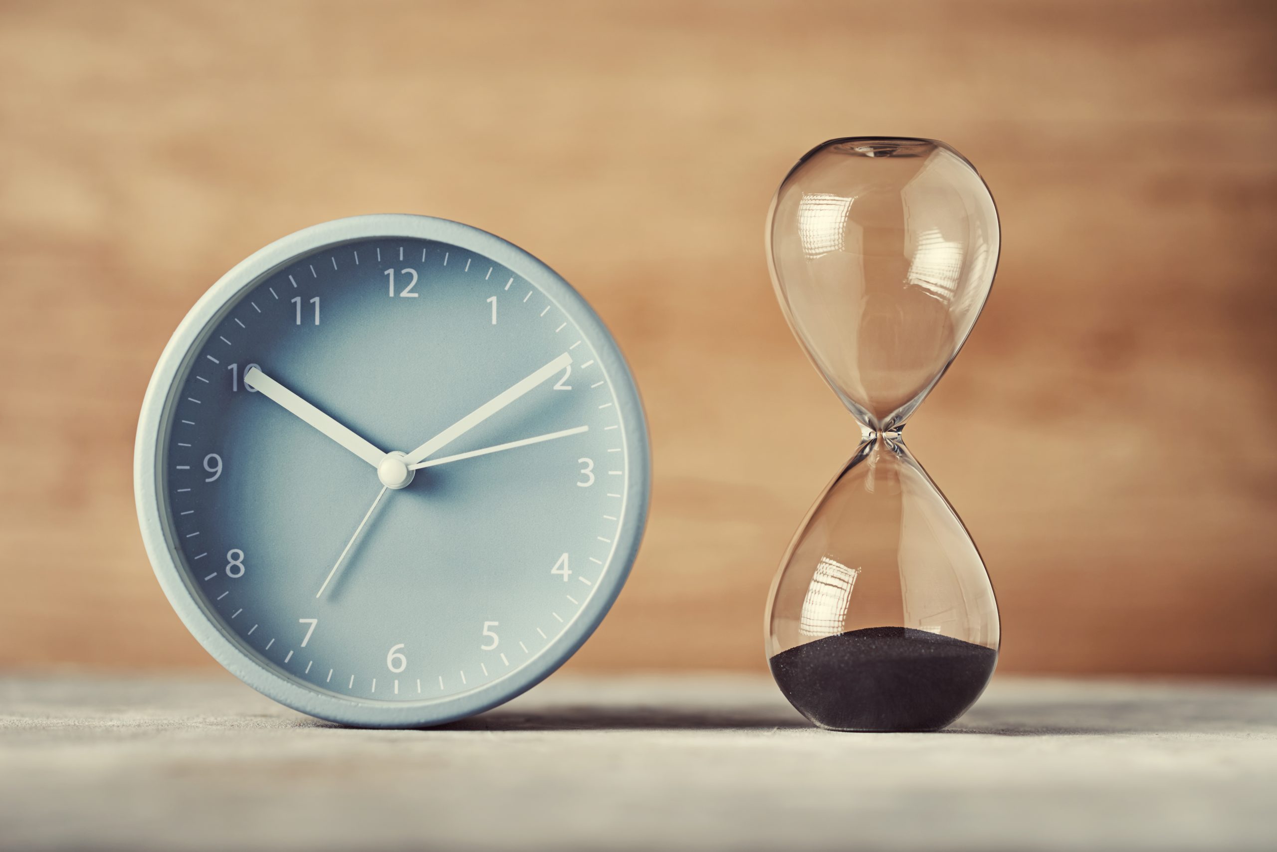 EL TIEMPO COMO FACTOR DECISIVO EN LA RENTABILIDAD Y EFICIENCIA DE UNA FIRMA DE ABOGADOS