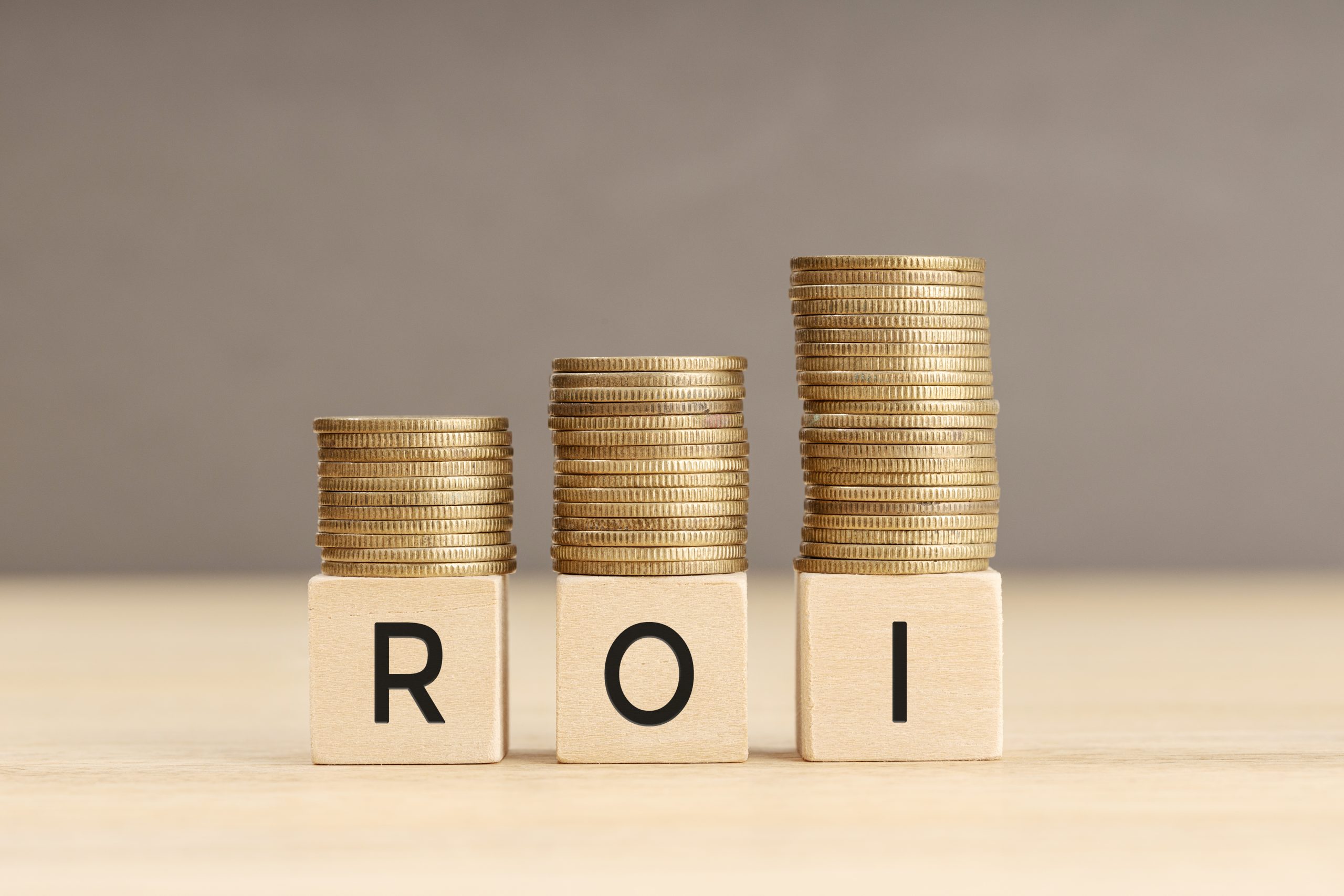 ¿VALE LA PENA INVERTIR EN TECNOLOGÍA LEGAL? CALCULA EL ROI LEGALTECH ANTES DE DECIDIR